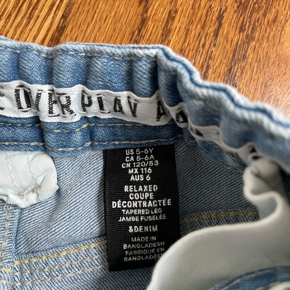 H & M relaxed light wash jeans with distress detail - Picture 2 of 3